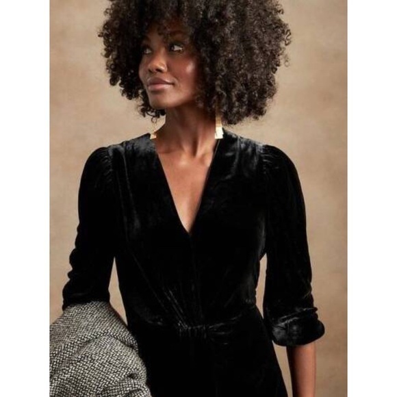 Banana Republic Velvet Twist-Front Deep-V Mini Black Dress 4 Tall NWOT - Picture 3 of 16